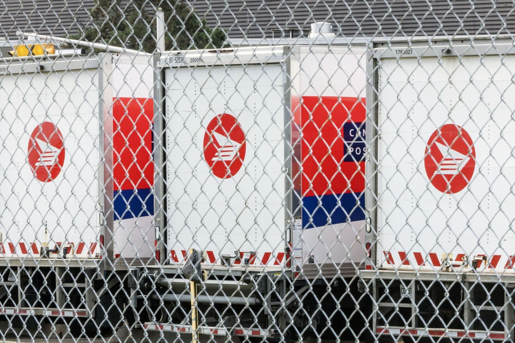 Canada_post.JPG (copy)